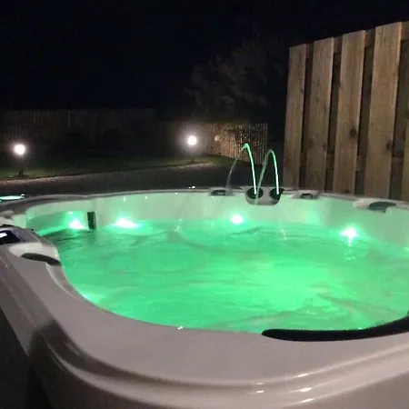 Thistle 5 Star Luxury With Hot Tub