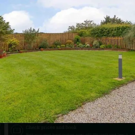 Thistle 5 Star Luxury With Hot Tub