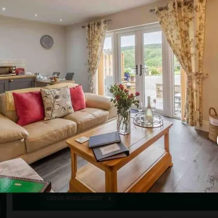 Thistle 5 Star Luxury With Hot Tub *