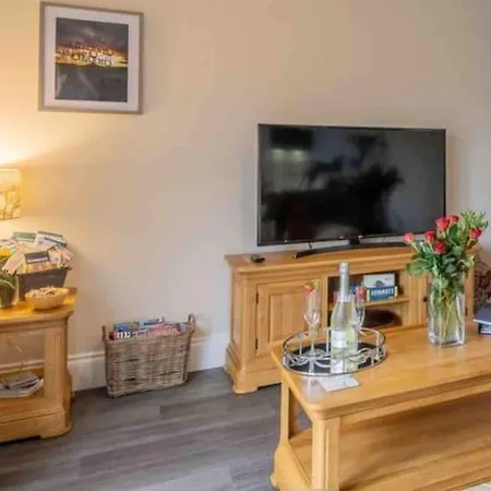 Thistle 5 Star Luxury With Hot Tub
